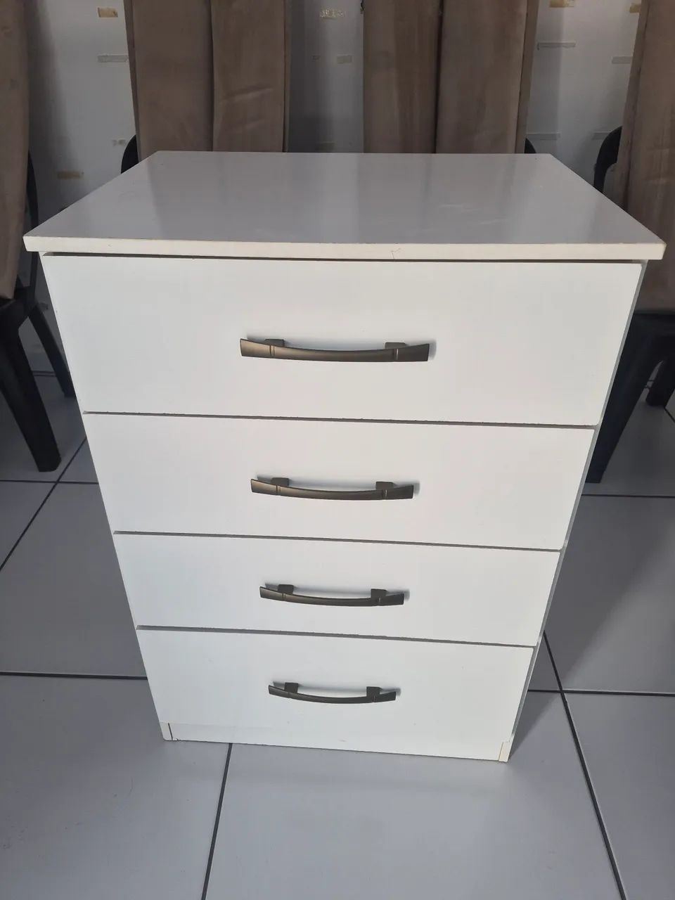 Cômoda  4 gavetas 