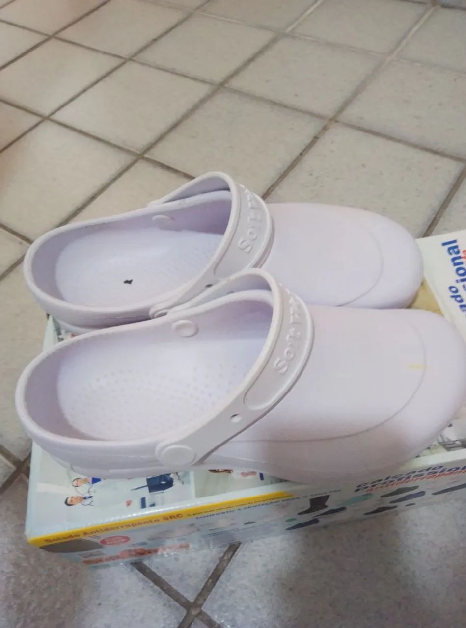 Croks branca 41