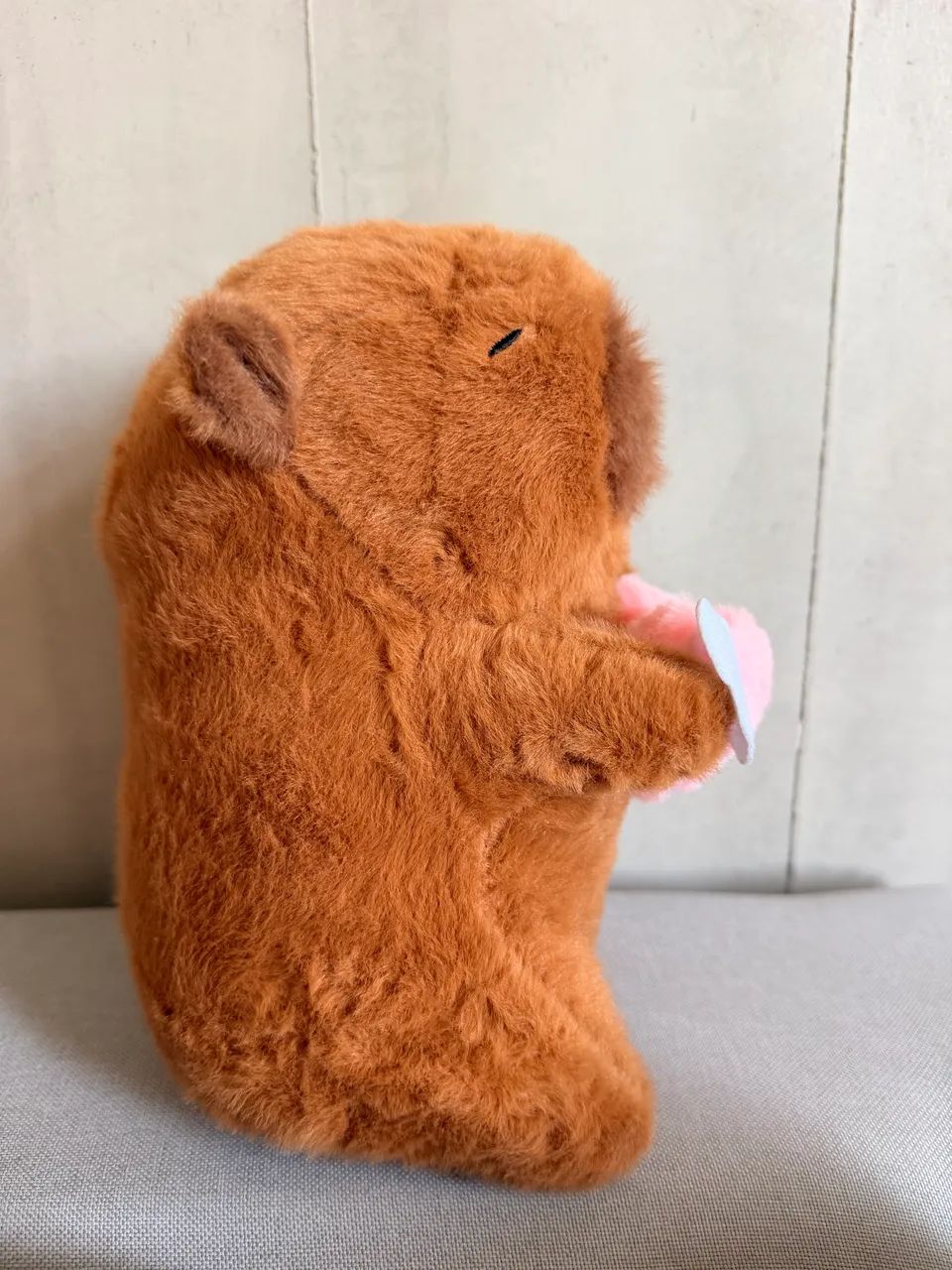 Capivara de pelúcia com 22cm. - Foto 3