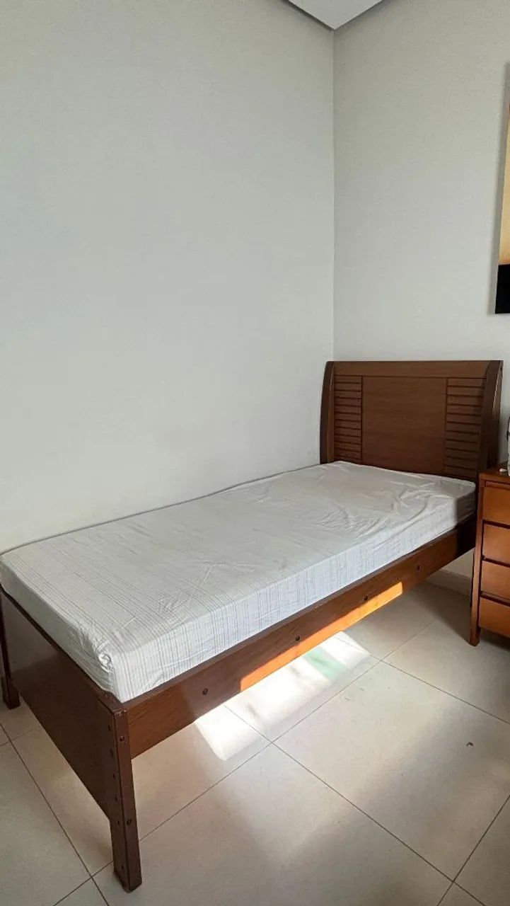 Armário Branco + 3 Camas de Solteiro + Colchões - Ótimo Estado - Foto 5