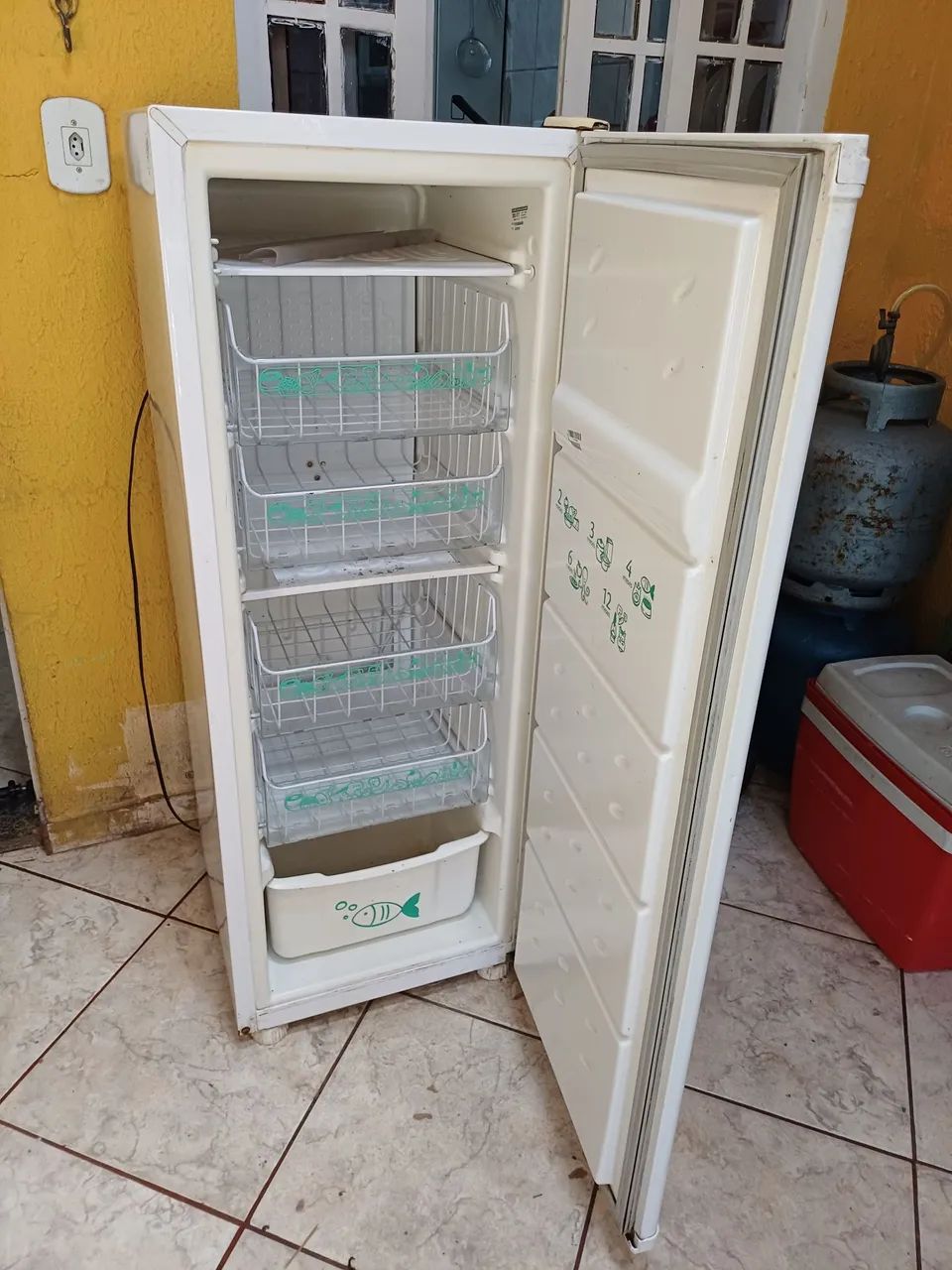 Freezer Vertical Consul 121L 