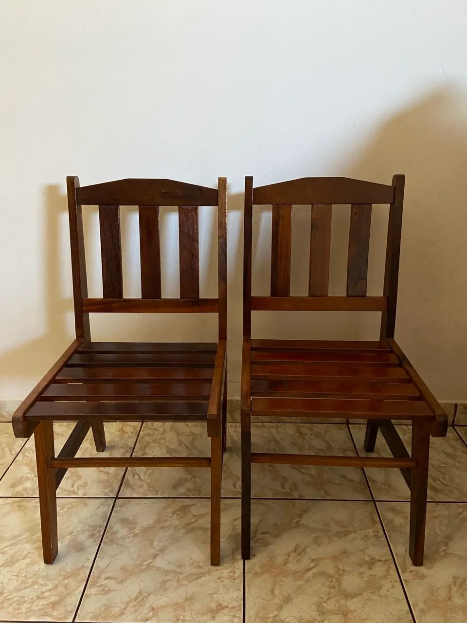 Cadeiras em madeira 