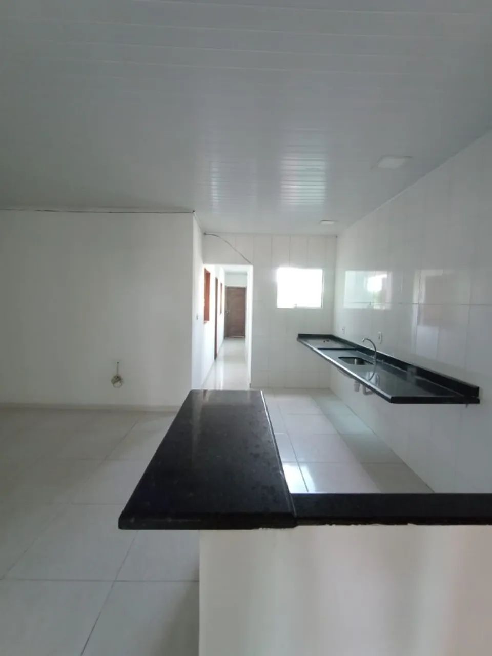 CASA COM TRÊS QUARTOS - SENDO DOIS SUITES - Foto 3