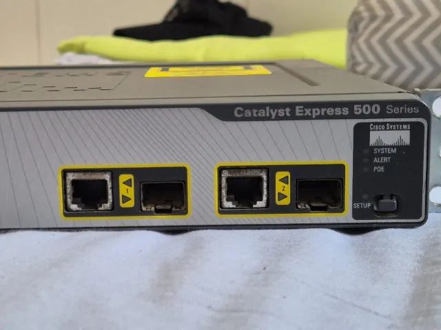 Switch Cisco Catalyst Express 500 com PoE - Foto 3