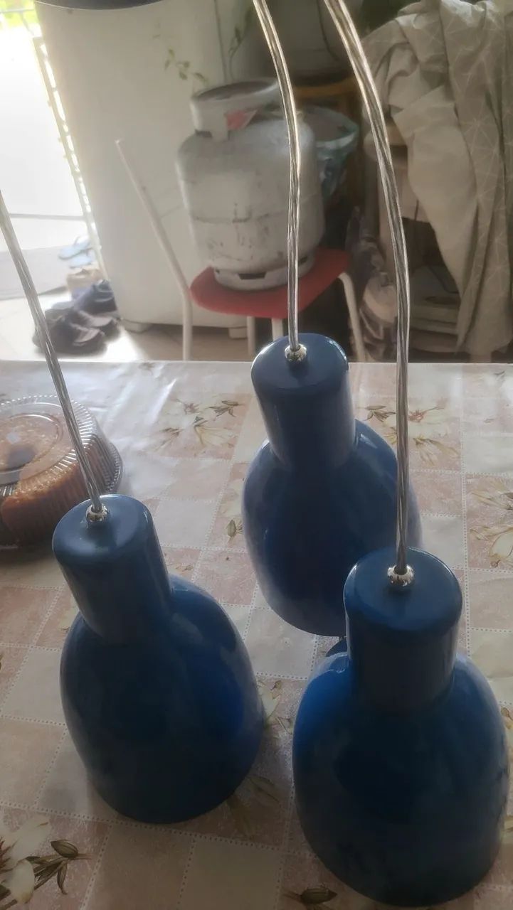 Três luminárias com lâmpadas  - Foto 4