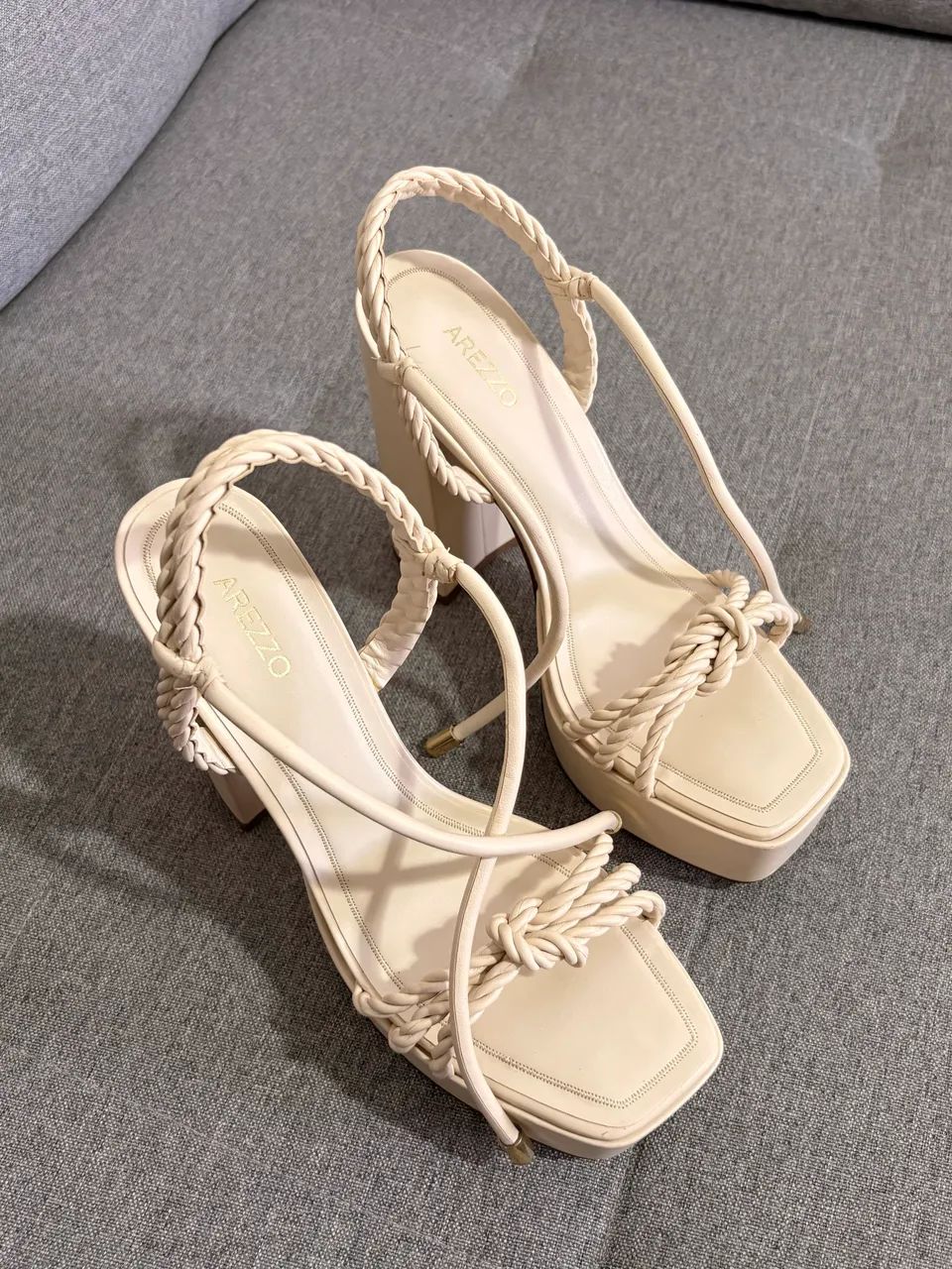 Sandália Arezzo meia pata off-white - Foto 3