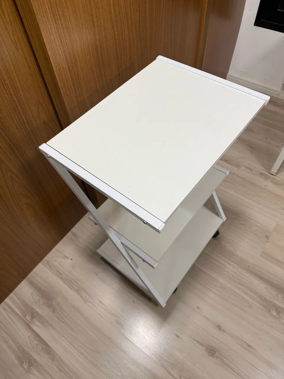 Prateleira Mesa Lateral Com Rodinha Branco  - Foto 2