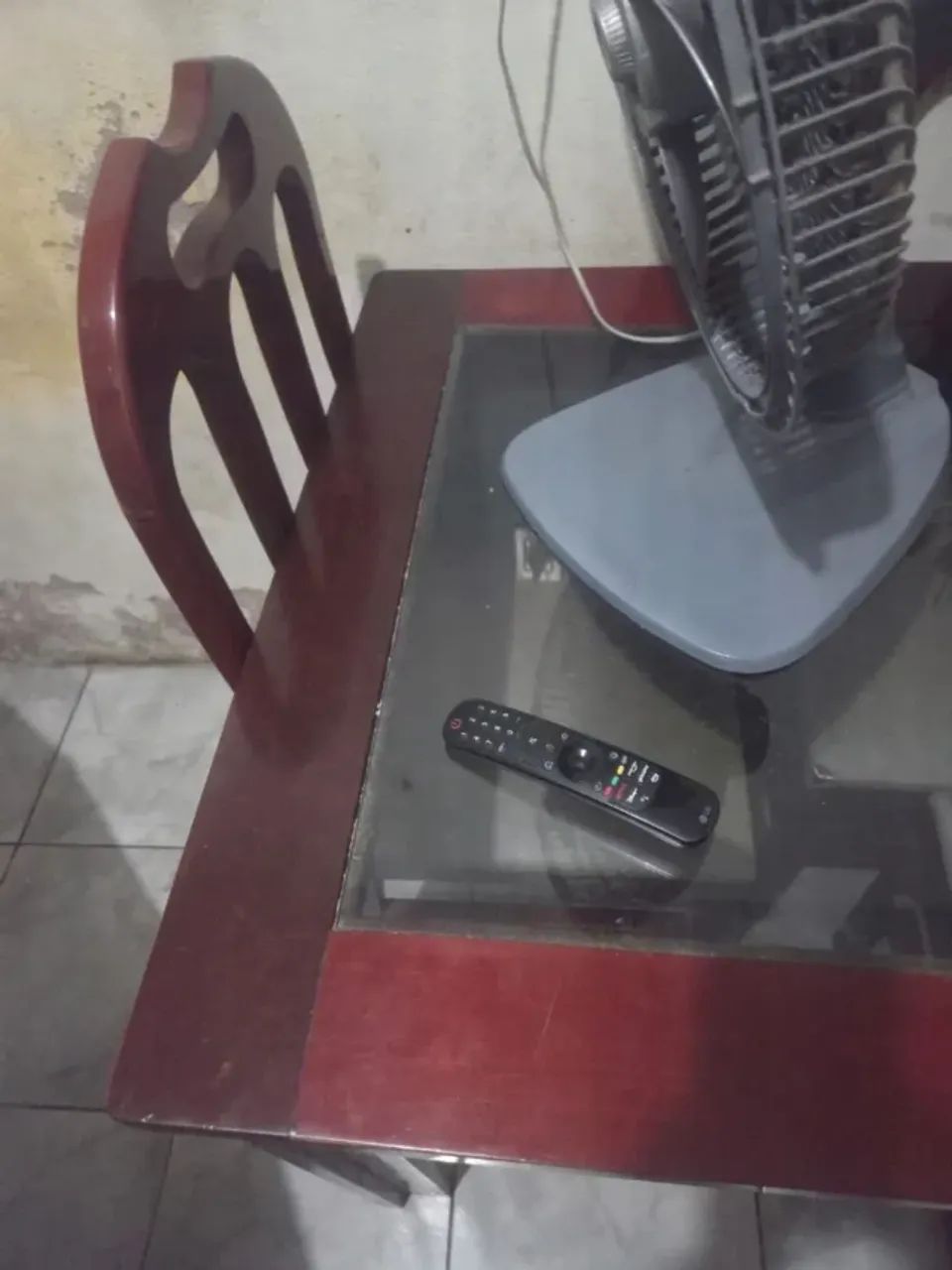 Mesa madeira Maciça com vidro - Foto 3