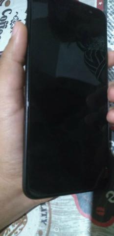 Celular j8