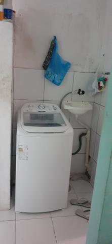 Vendo uma casa em Itapuã primeiro andar 2/4 sala ,cozinha e banheiro e área de serviço