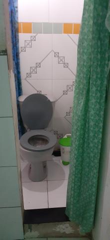 Vendo uma casa em Itapuã primeiro andar 2/4 sala ,cozinha e banheiro e área de serviço - Foto 3