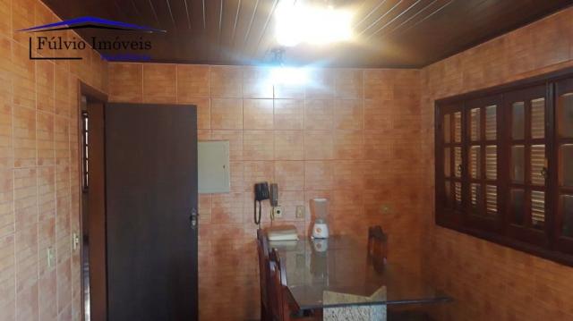Excelente sobrado rústico, 04 quartos em piso de madeira, 03 banheiros - Foto 9