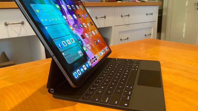 Ipad PRO 4° Geração COM MAGIC KEYBOARD E APPLE PENCIL