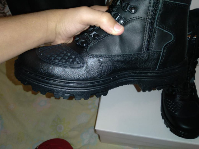 Vendo Bota muito nova na caixa - Foto 3
