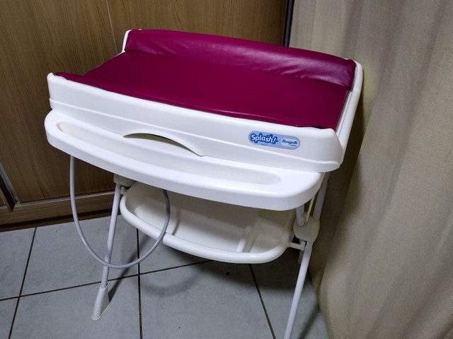 Banheira com suporte Splash Burigotto framboesa semi novos - Foto 4