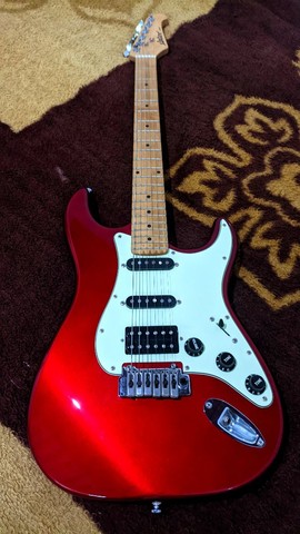 Guitarra Stratocaster e Pedaleira LINE 6