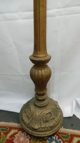 Tocheiro de chão antigo em madeira nobre todo entalhado dos anos 60 linda peça!! - Foto 3