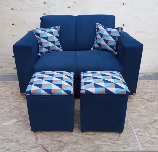Sofá de 2 lugares com 2 puff Sofás e Poltronas Bom Jardim