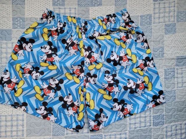 Short Tactel "tipo Praia" estampada com a figura do Mickey - Tam G - Foto 3