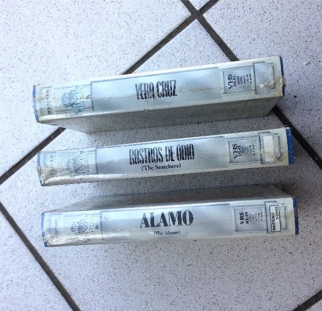 3 Filmes Western Vhs - Alamo , Rastros De Odio, Vera Cruz - Foto 3