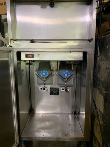 Máquina de sorvete Electro Freeze 220V