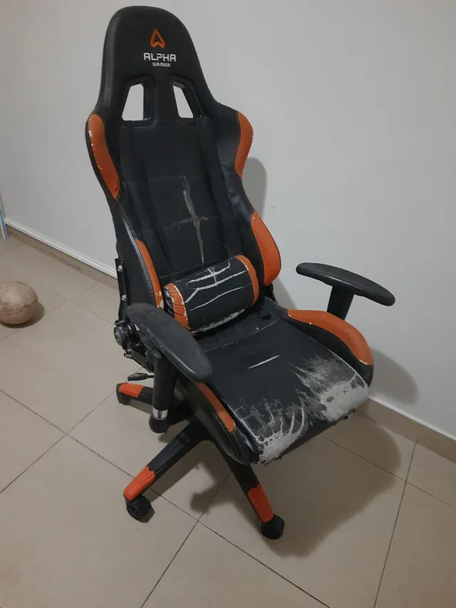 Cadeira Gamer Cougar Armor S Encosto Reclinável de 180° Construção