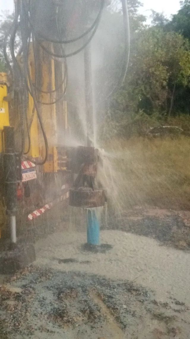 POÇO TUBULAR(ARTESIANO)