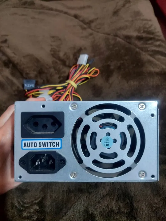 Fonte de Alimentação ATX para PC Automática Semi nova!