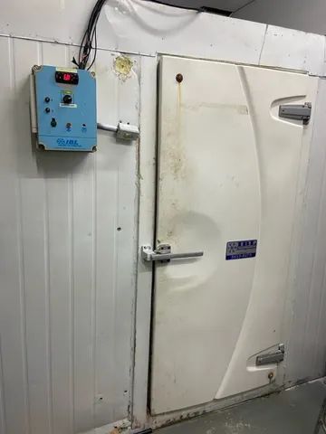 Vendo ou Troco Câmara Frigorífica -3.500x4.000X2.000 1