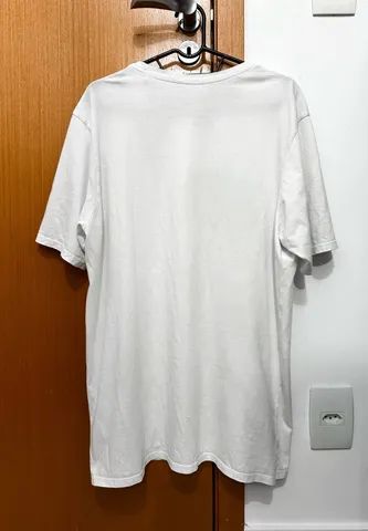 Camiseta Nike Branca e Camuflada - Foto 2