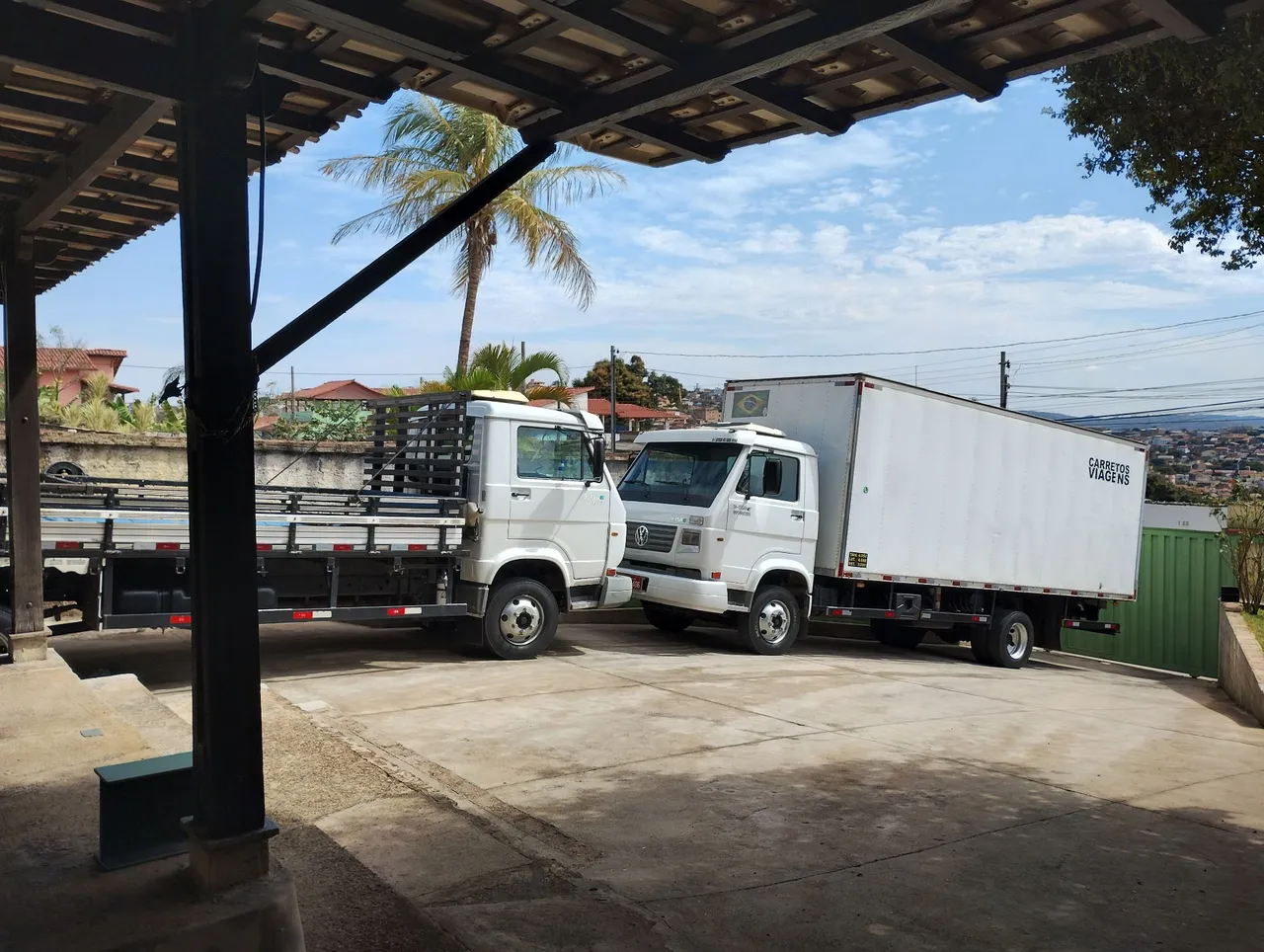 Carretos, mudanças e transportes.
