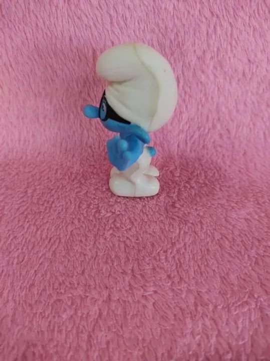Boneco smurf em miniatura com óculos. - Foto 3