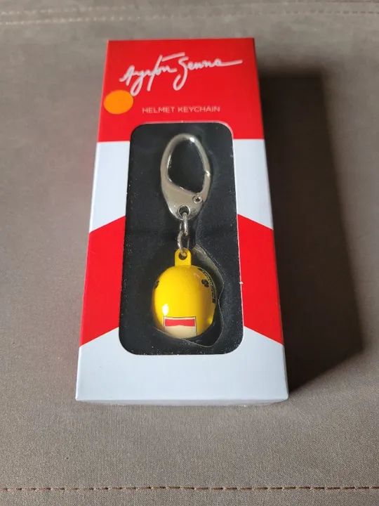 (Novo) Chaveiro Capacete Ayrton Senna - Iron Studios - Foto 3