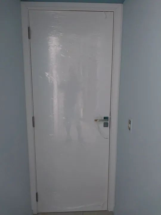 Instalação de portas,fechaduras digitais e convencionais, rodapé etc. - Foto 6