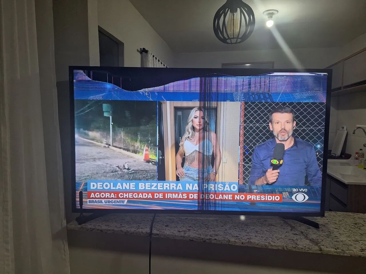 TV Samsung  com tela quebrada