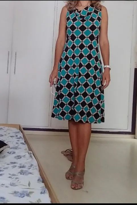 Vestido midi, importado. Tam 40/42. Forrado  - Foto 4