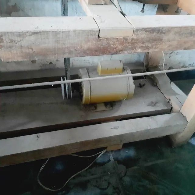 Bancada de Máquinas de Produção Acerbi, serra, torno e motor. Medida 1,29x0,49x0,65m. - Foto 2
