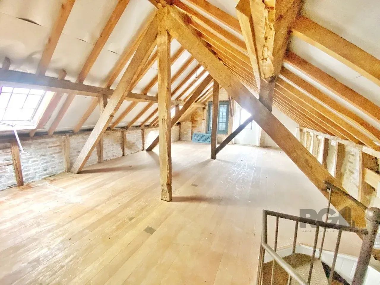 Prédio comercial em localização de esquina privilegiada no Centro Histórico, todo restaura - Foto 11