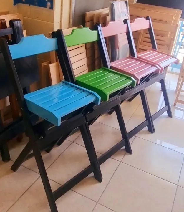 Banqueta alta para bar, sacada , bancada  de cozinha são  dobráveis de madeira