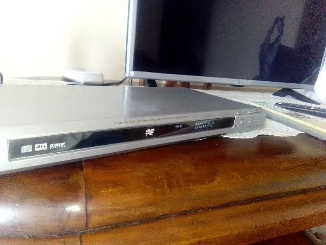 sony dvd player DVP-NS53P + alguns dvds 80 reais retirando  - Foto 4