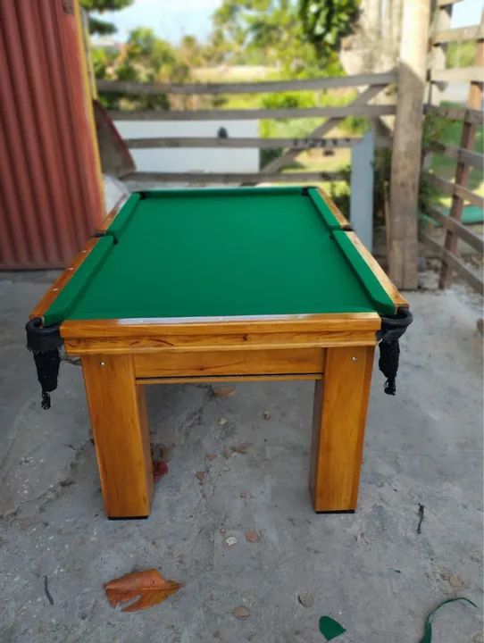Mesa de Sinuca em Madeira - Pronta para a Diversão!