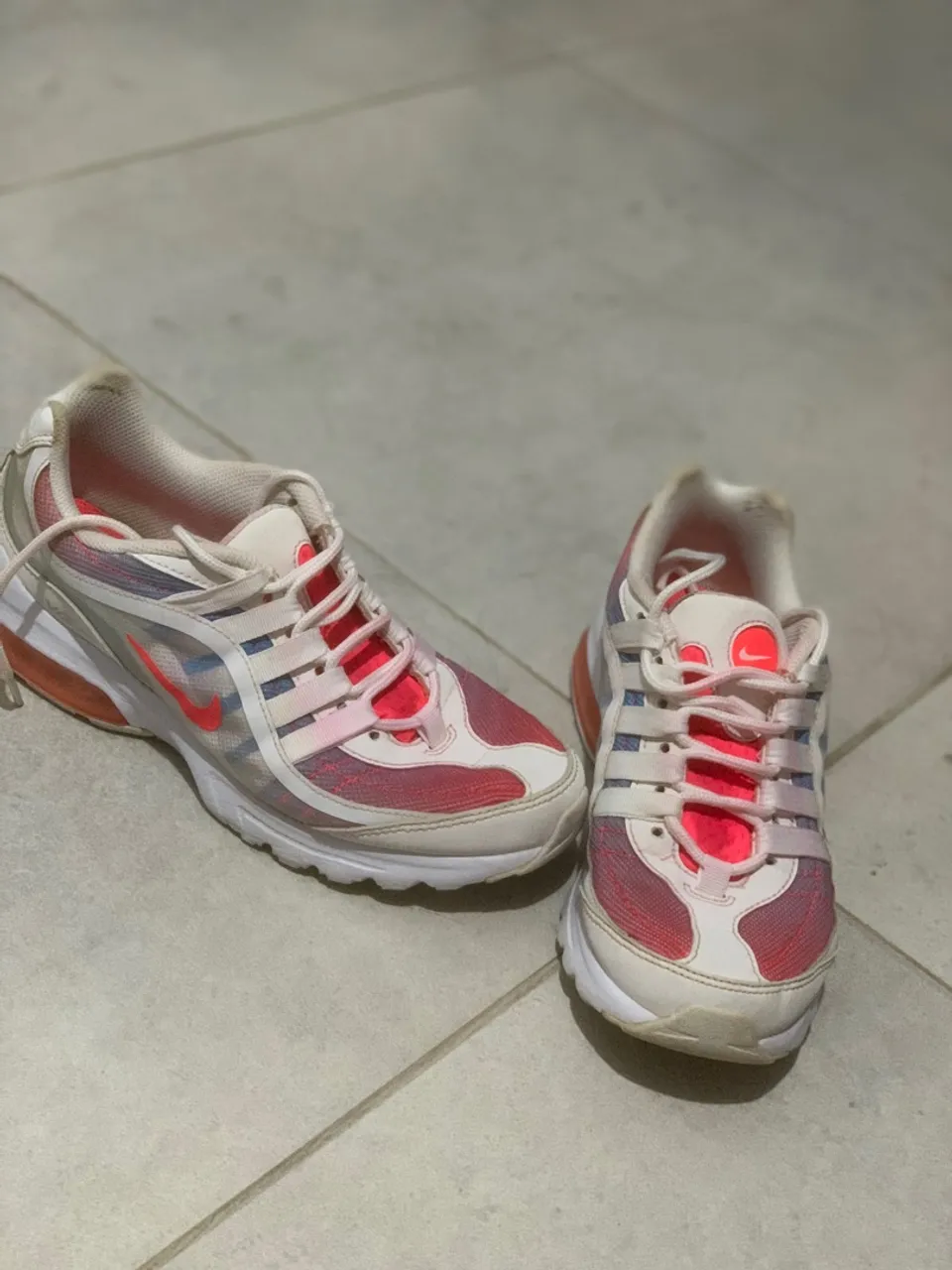 Tênis Nike Air Max - Cores Vibrantes