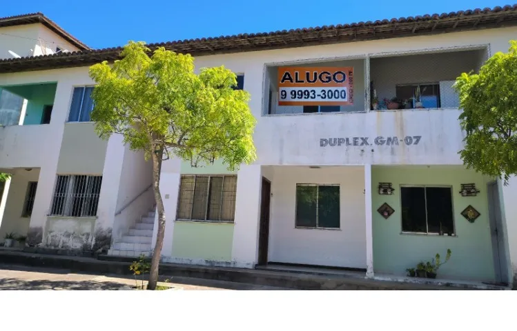 Casa 1º no Condomínio Vila Vitória, com sala, varanda, 2/4, WC, cozinha e área de serviço