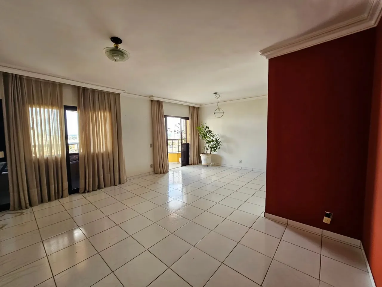 Apartamento 1 por andar com 5 quartos sendo 3 suítes