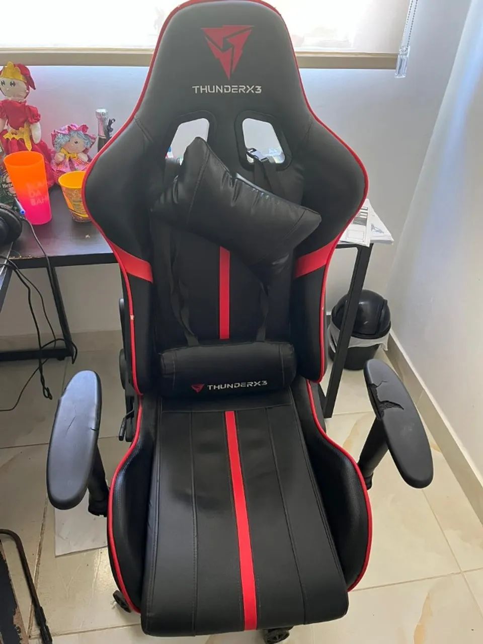 Cadeira Gamer ThunderX3 - usada (com detalhes) - ótima pra quem quer conforto barato - Foto 4