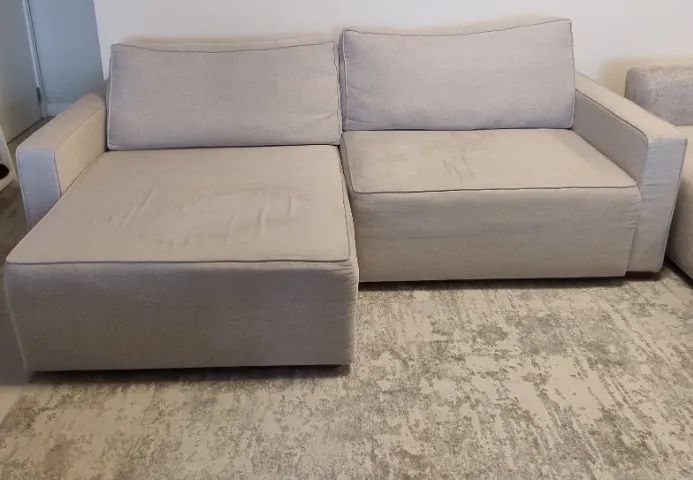 SOFA COM CHESE, mede 2,40m, cor cinza, para quatro ou cinco pessoas. - Foto 2