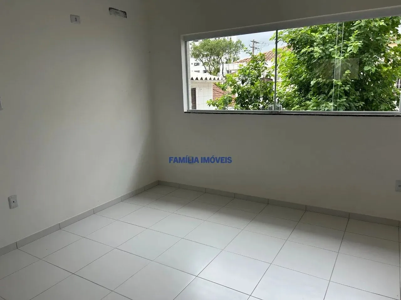 Sobrado novo à venda Santos Marapé 2 suítes quintal churrasqueira