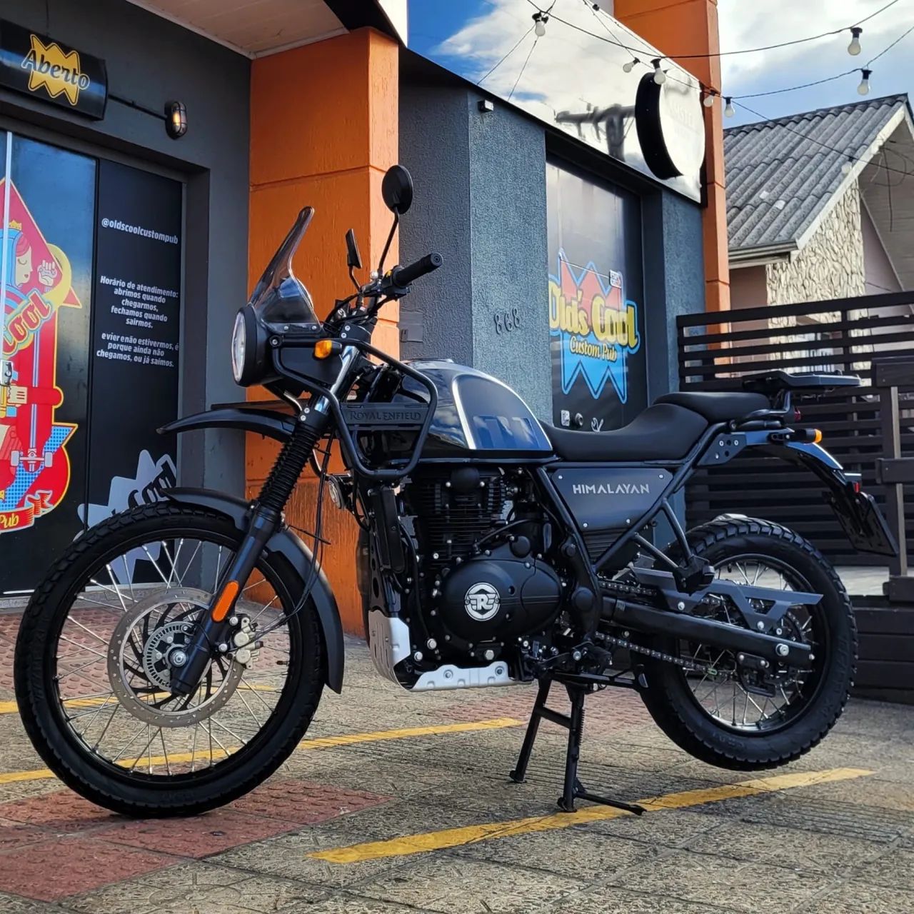 Colours Himalayan Bike 2021 Model Price Enfield Bullet 350