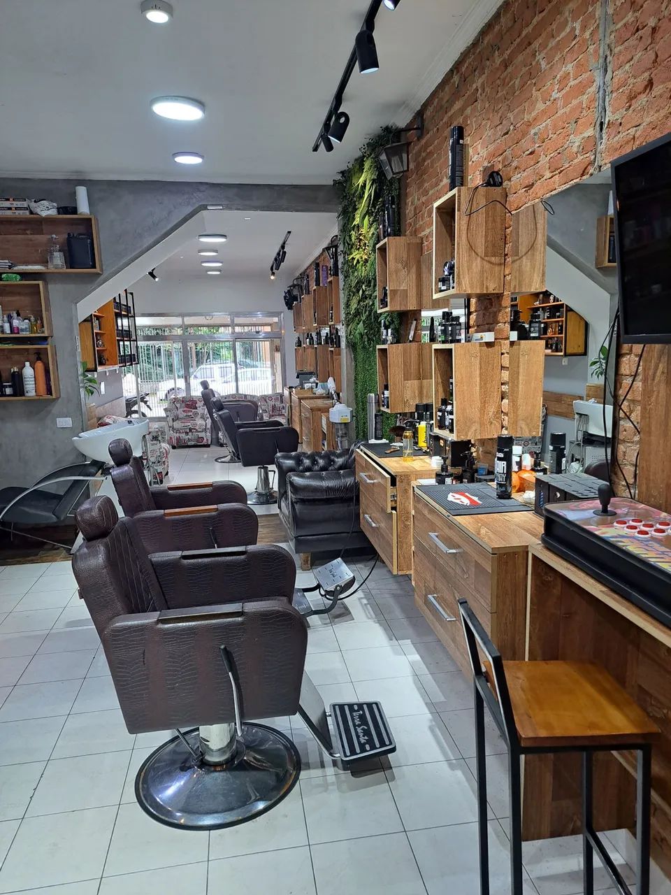 Vaga de recepcionista, Barbearia 