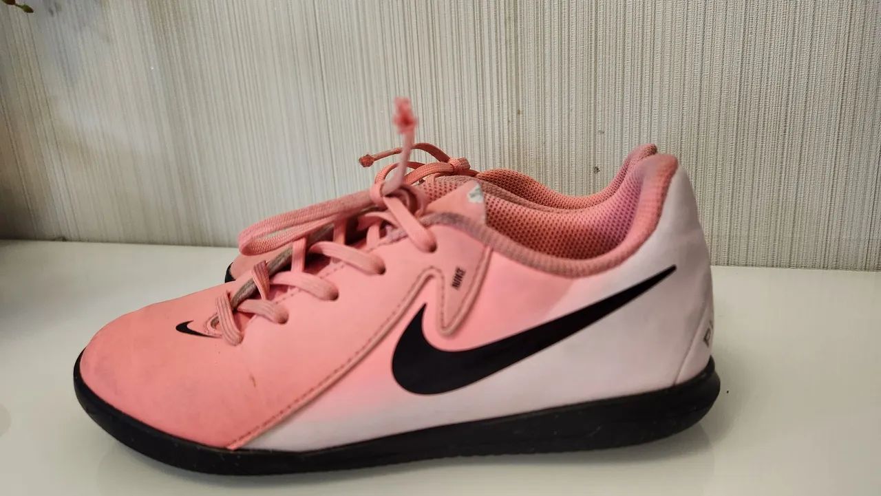 Chuteira Society Nike Phantom II Club Júnior tamanho 31